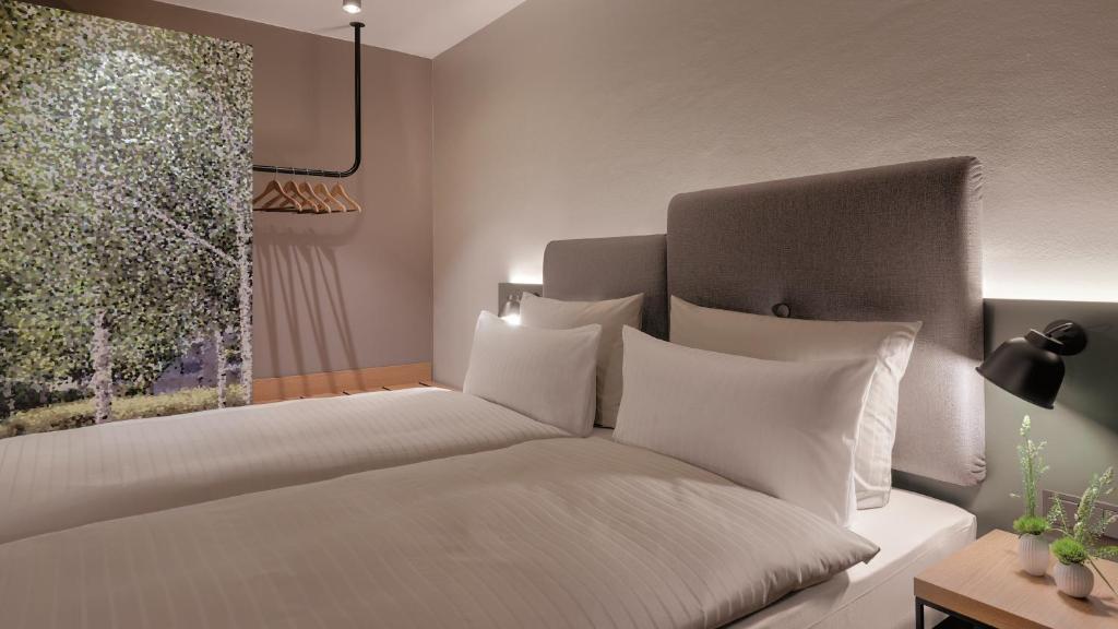 Postel nebo postele na pokoji v ubytování Hotel the YARD Berlin