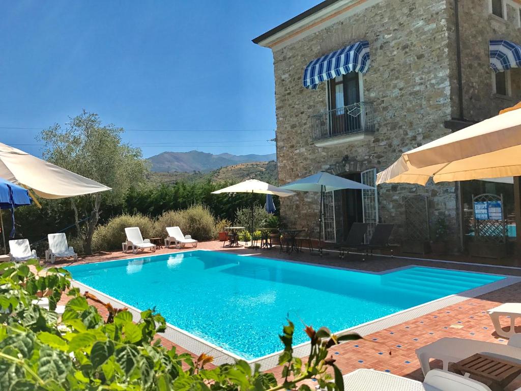 The swimming pool at or close to Casa Vacanze Il Cenito