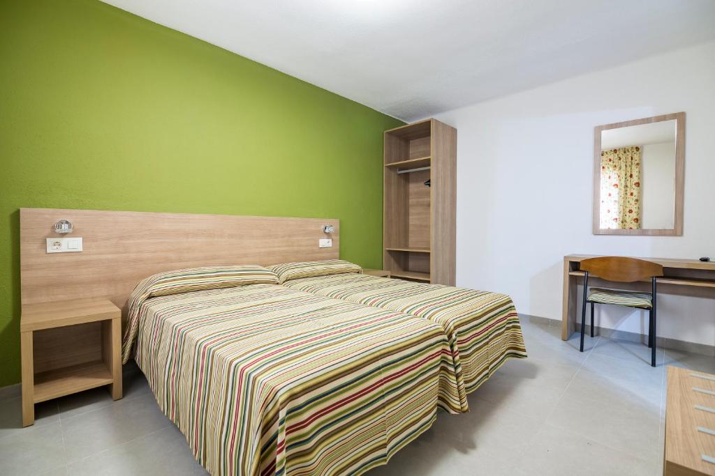 Postel nebo postele na pokoji v ubytování Hotel Blason Junior