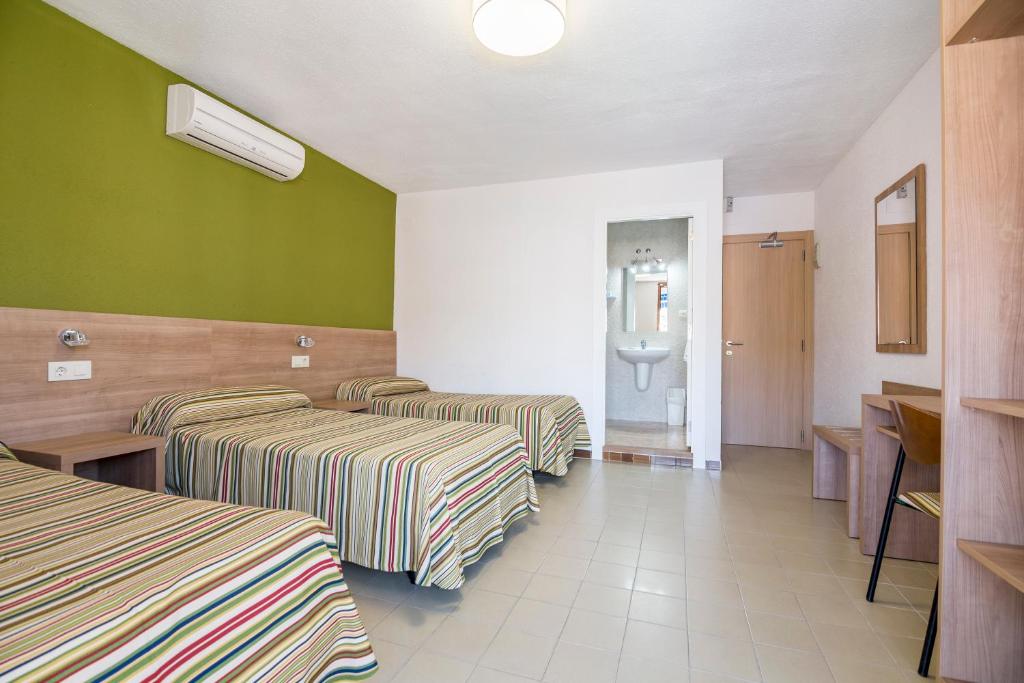 Postel nebo postele na pokoji v ubytování Hotel Blason Junior