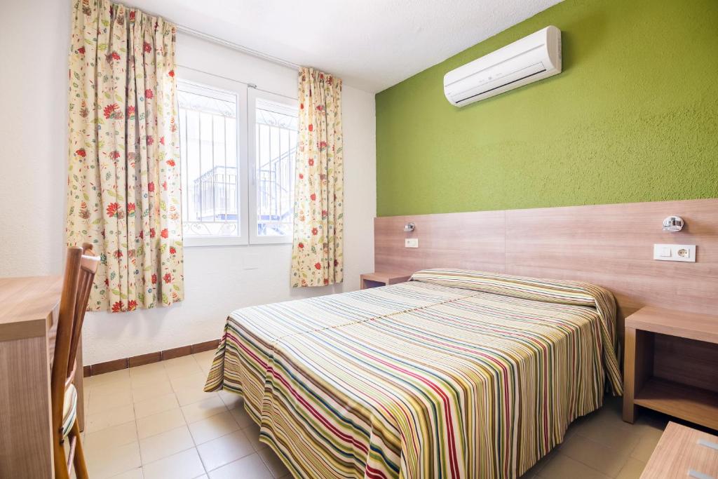Postel nebo postele na pokoji v ubytování Hotel Blason Junior