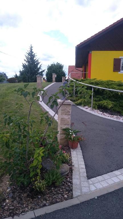 Budova, v ktorej sa dovolenkový dom nachádza