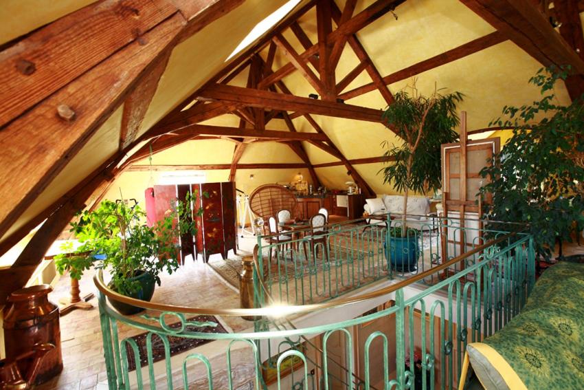Restaurace v ubytování Le Domaine Du Lieu Athan ,réservé aux adultes