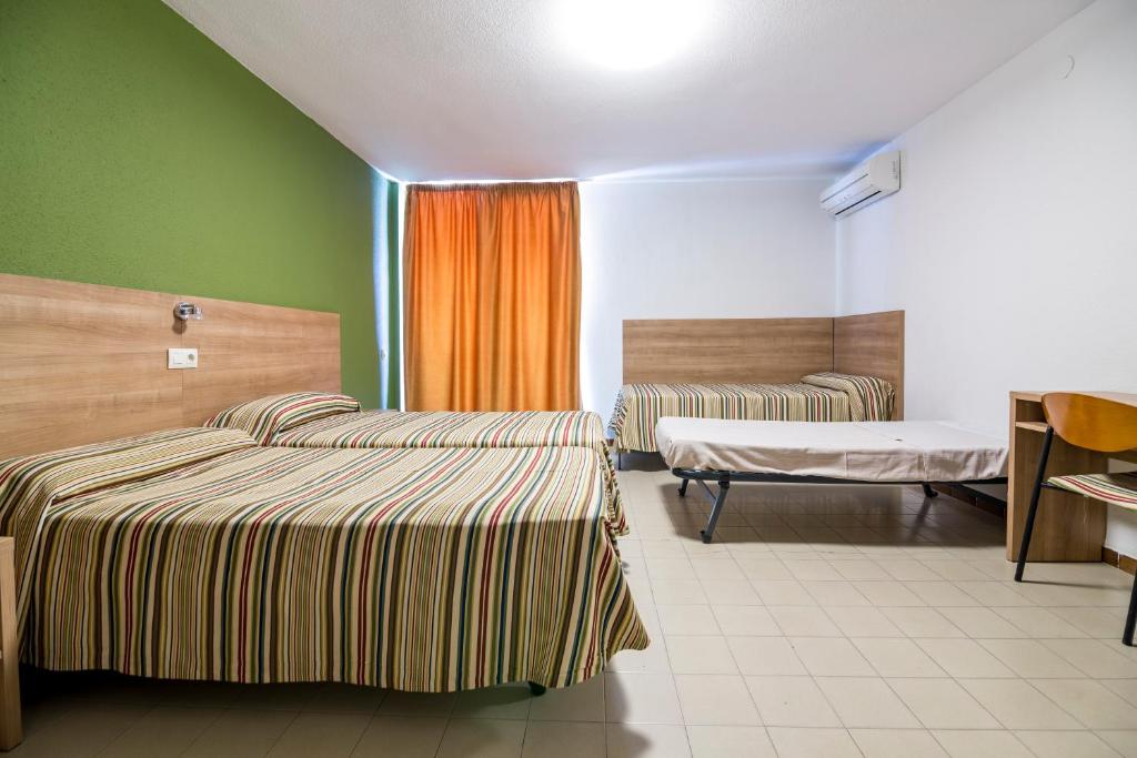 Postel nebo postele na pokoji v ubytování Hotel Blason Junior