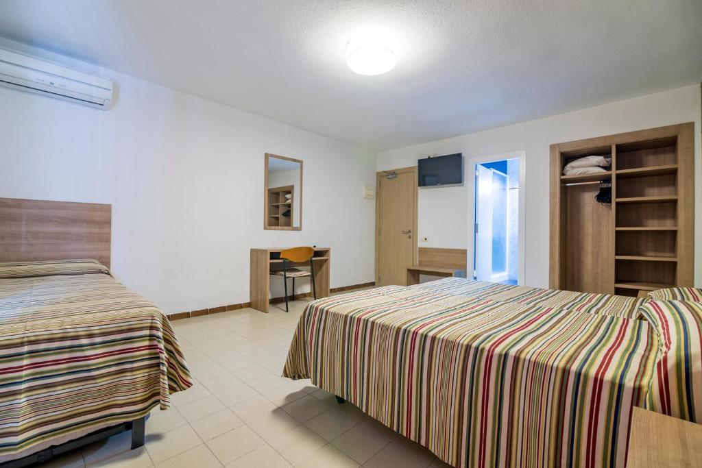 Postel nebo postele na pokoji v ubytování Hotel Blason Junior