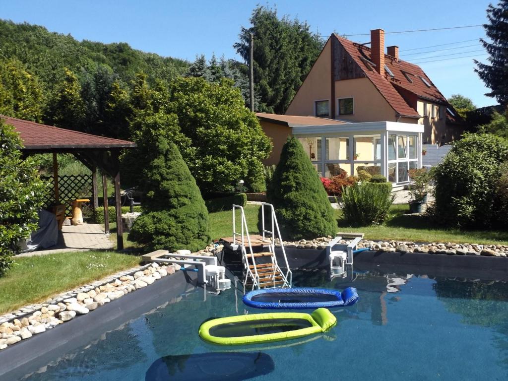 Piscina de la sau aproape de Cosy apartment with in Pirna with private terrace