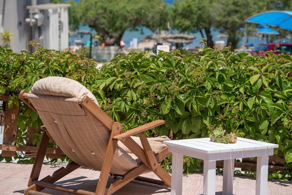 A garden outside Fiore Beach Studios