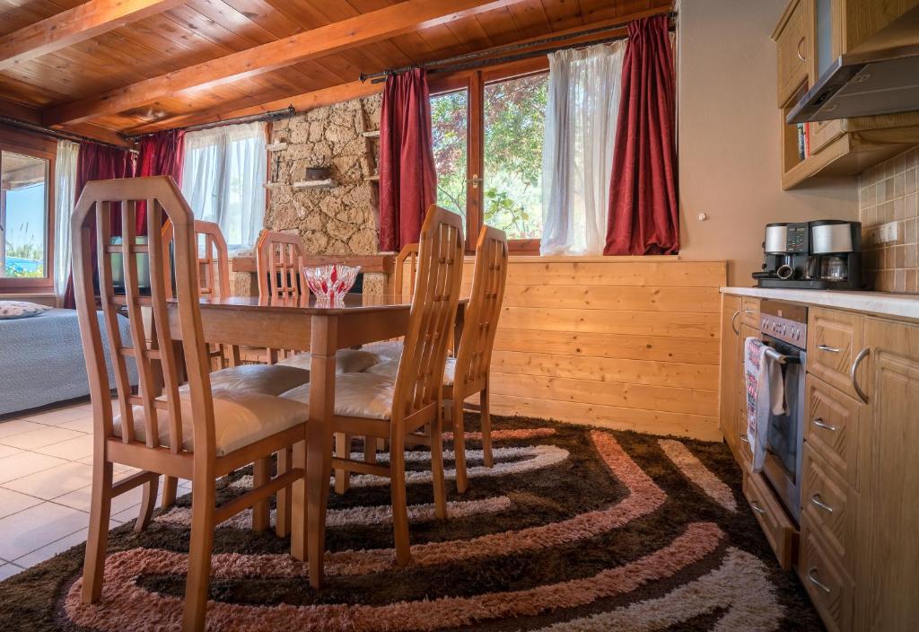 A kitchen or kitchenette at Fiore Beach Studios