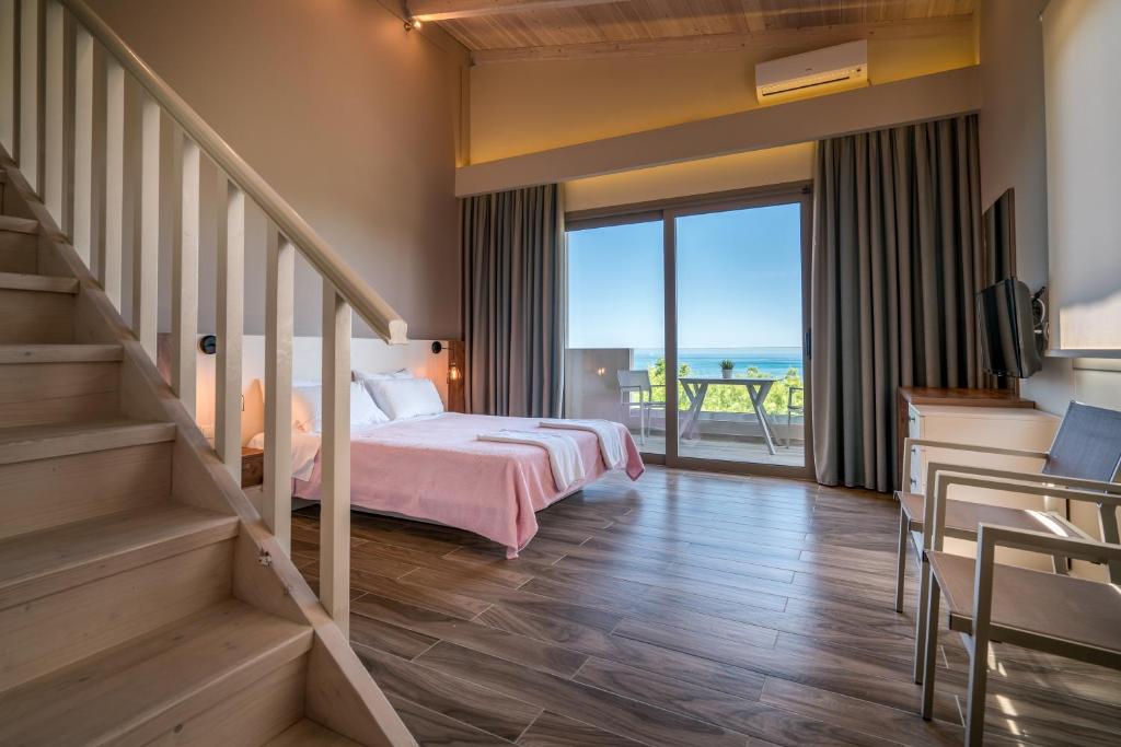 A bed or beds in a room at Fiore Beach Studios