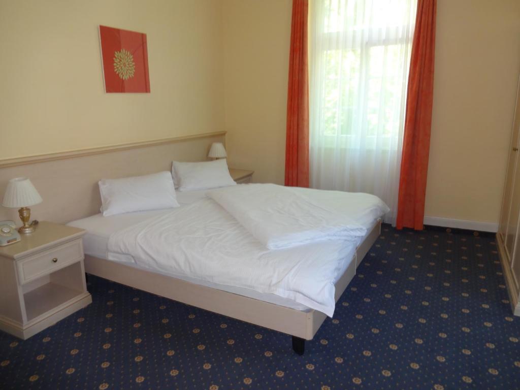 Postel nebo postele na pokoji v ubytování Hotel Schweizerhof