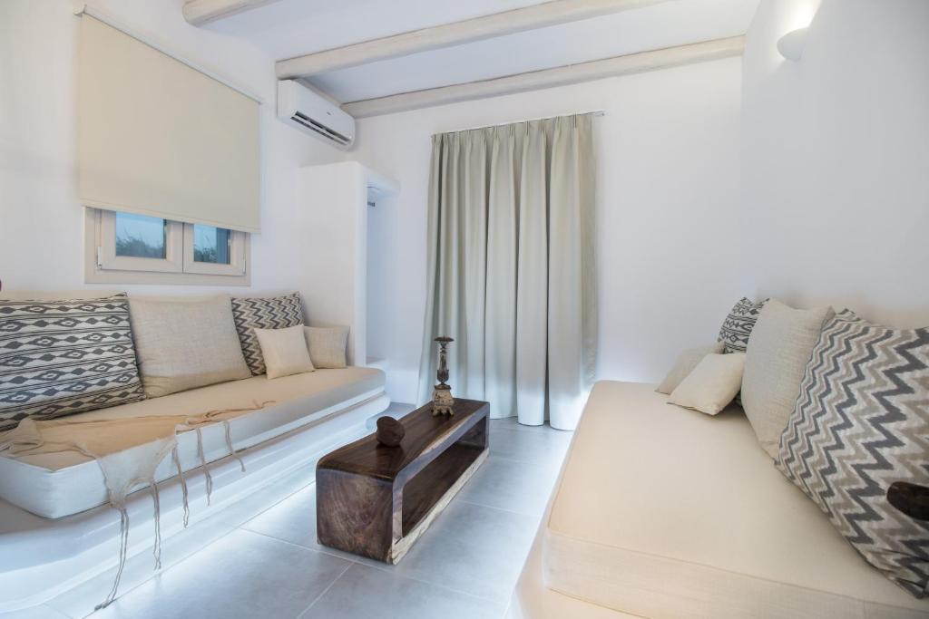 Iphimedeia Luxury Hotel & Suites - Luxury Villa With Private Hot Tub