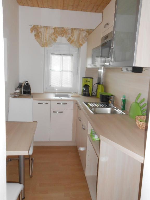 Kuchyň nebo kuchyňský kout v ubytování Privatzimmer Haus Gschweitl