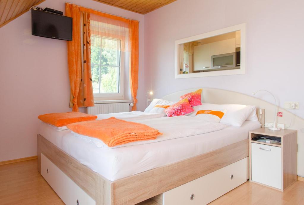 Postel nebo postele na pokoji v ubytování Privatzimmer Haus Gschweitl