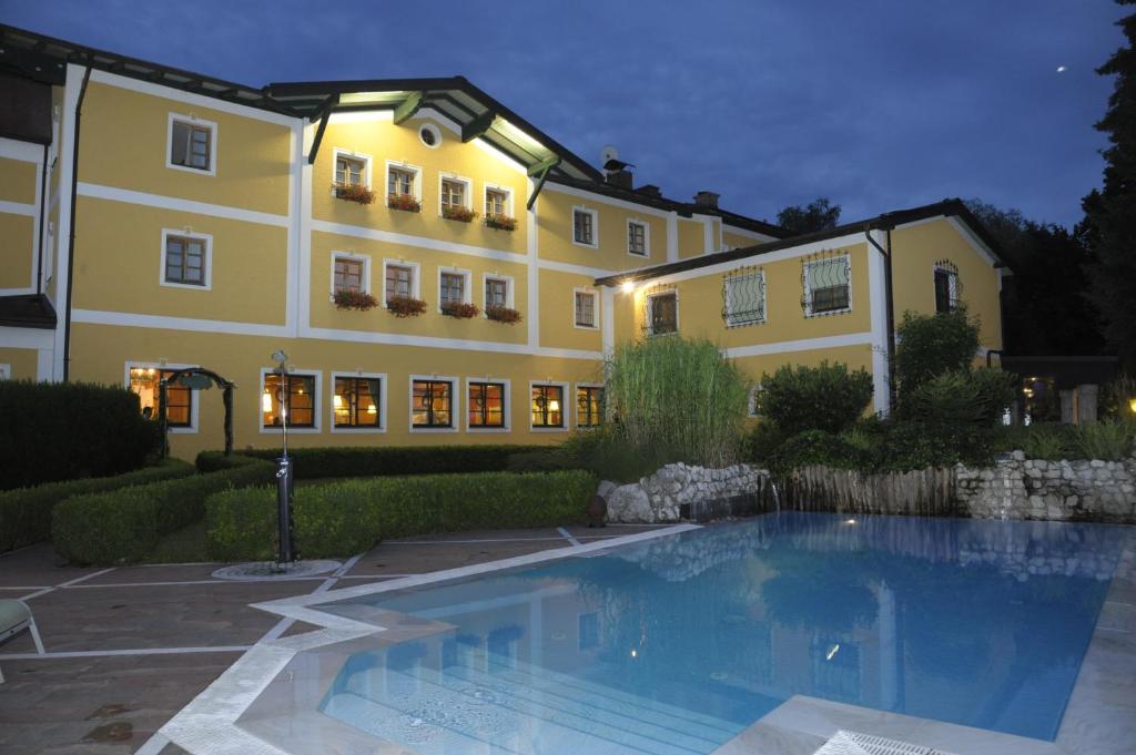 Bazén v ubytování Hotel Gasthof Kamml nebo v jeho okolí