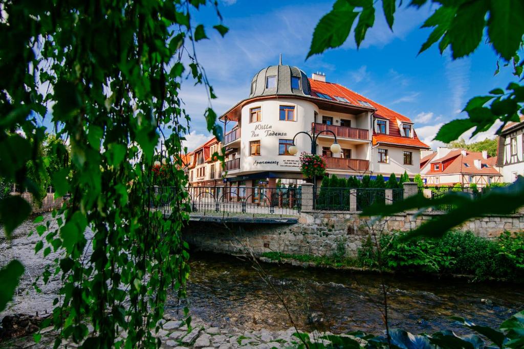 Budova, v ktorej sa apartmán nachádza