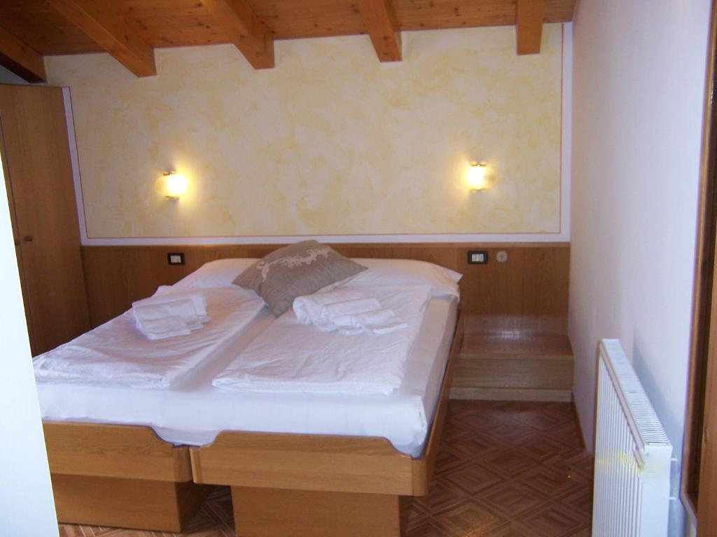 Postel nebo postele na pokoji v ubytování Alpen Hotel Rabbi