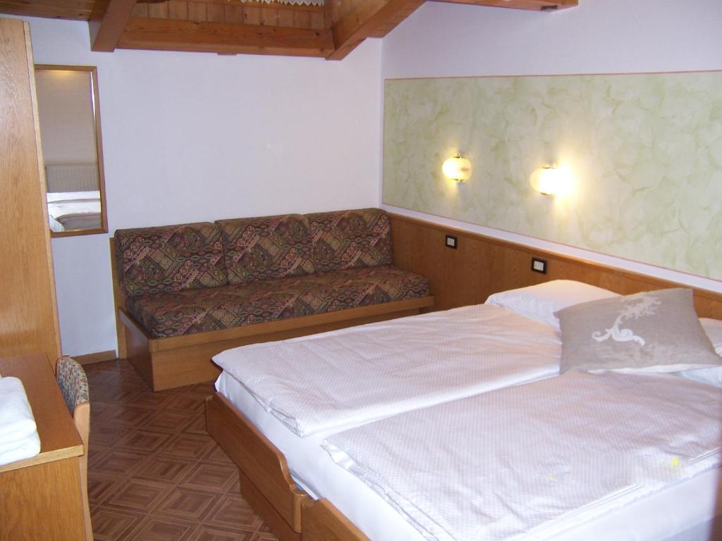 Postel nebo postele na pokoji v ubytování Alpen Hotel Rabbi