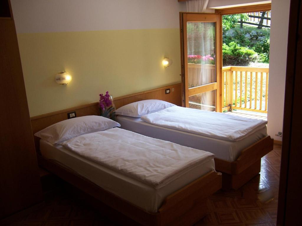 Postel nebo postele na pokoji v ubytování Alpen Hotel Rabbi