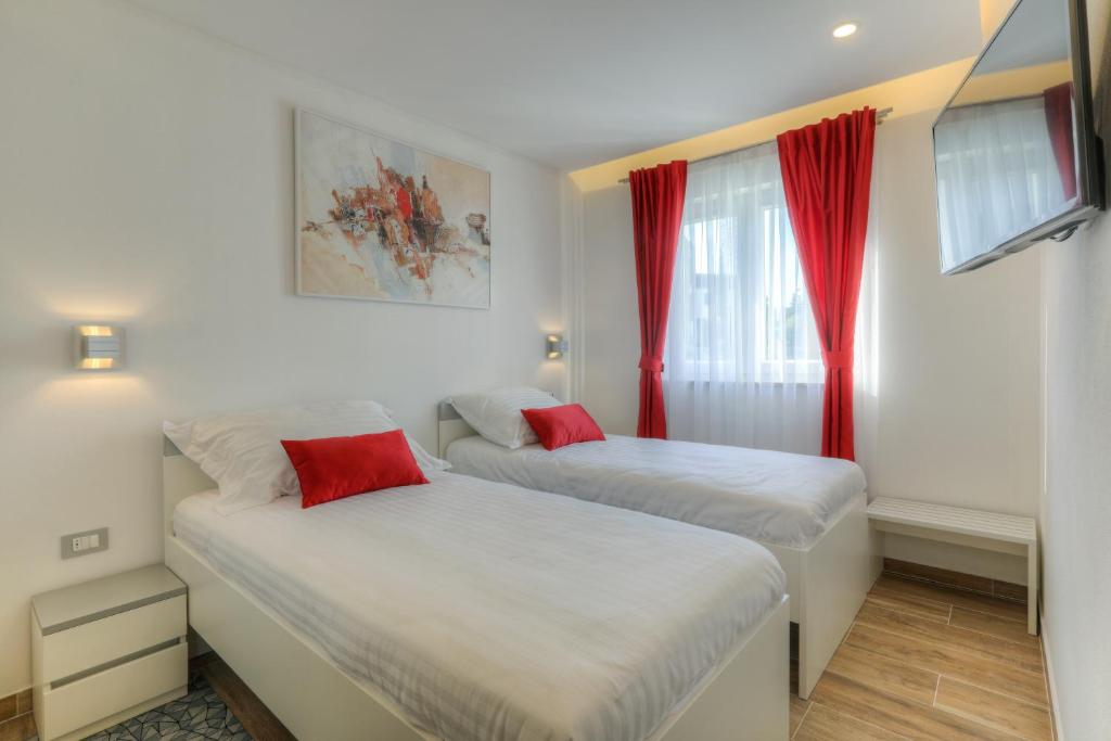 Postel nebo postele na pokoji v ubytování Viras Luxury Holiday