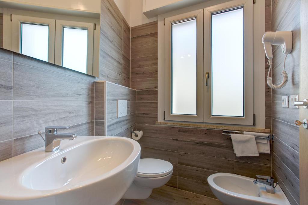 Koupelna v ubytování Hotel Elite