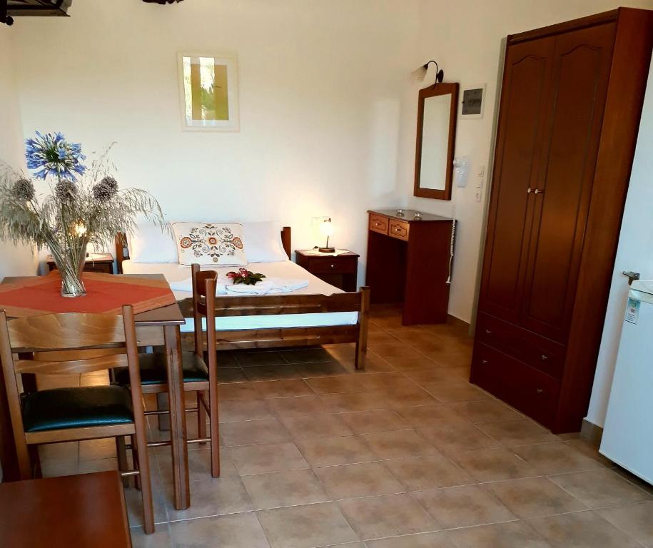 Fotografie z fotogalerie ubytování Giannikas Apartments v destinaci Livadi