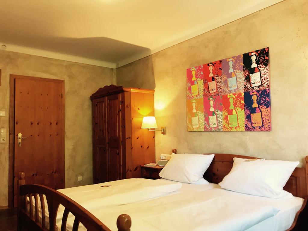 Postel nebo postele na pokoji v ubytování Hotel & Brauereigasthof Drei Kronen