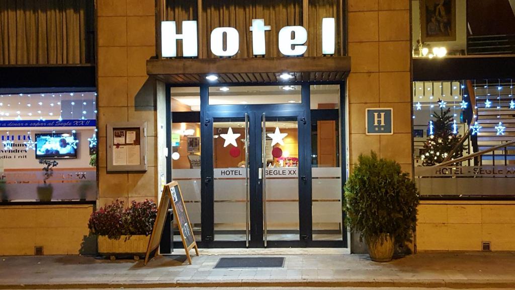Fotografie z fotogalerie ubytování Hotel Segle XX v destinaci Tremp