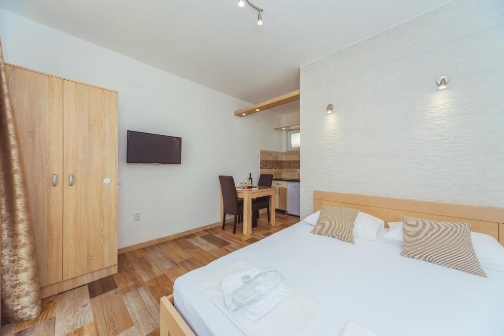Postel nebo postele na pokoji v ubytování Apartmani "Nebo"