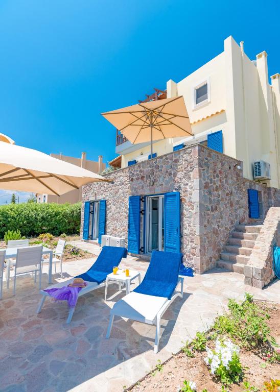 Basen w obiekcie Thea Villas Aegina lub w pobliżu
