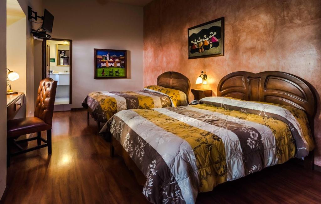 Postel nebo postele na pokoji v ubytování Hotel San Francisco De Quito