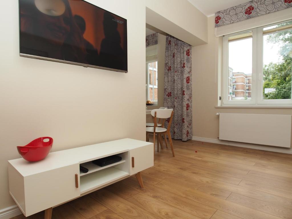 Televízia a/alebo spoločenská miestnosť v ubytovaní Grand Tourist Simple Rest Apartments