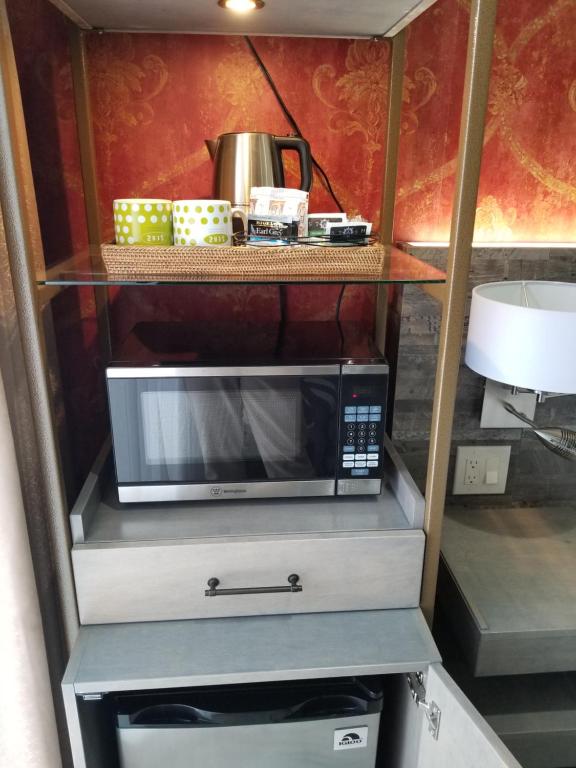 Kuchyň nebo kuchyňský kout v ubytování SenS Hotel & Vanne Bistro Berkeley
