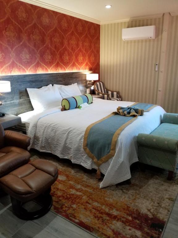 Postel nebo postele na pokoji v ubytování SenS Hotel & Vanne Bistro Berkeley