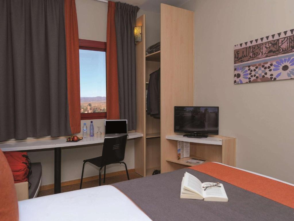 TV a/nebo společenská místnost v ubytování Ibis Ouarzazate Centre