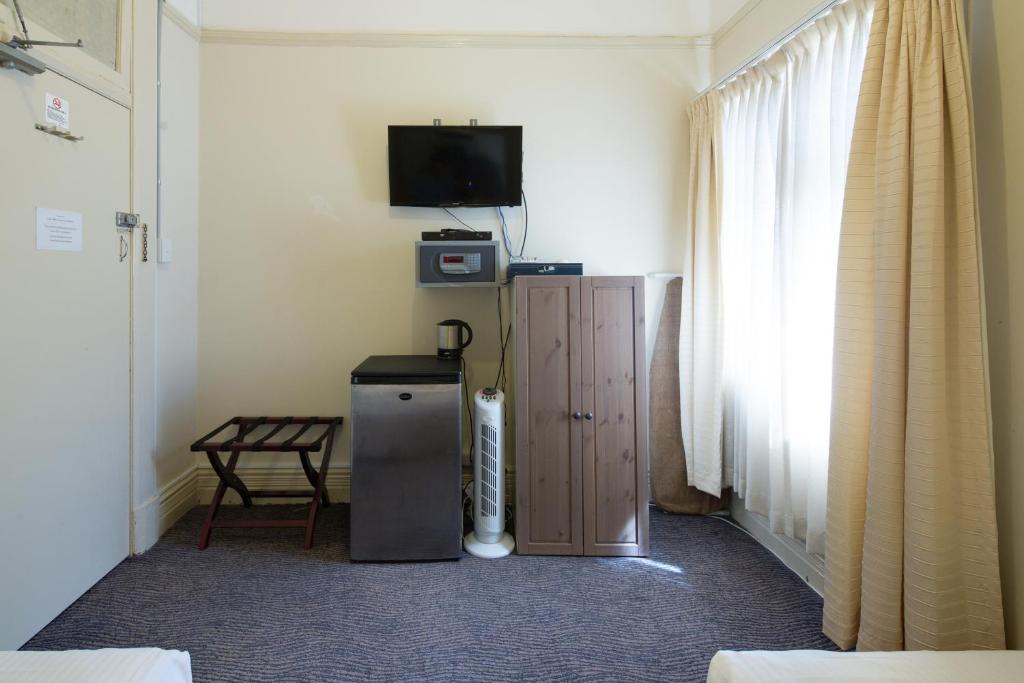 TV a/nebo společenská místnost v ubytování Neutral Bay Lodge