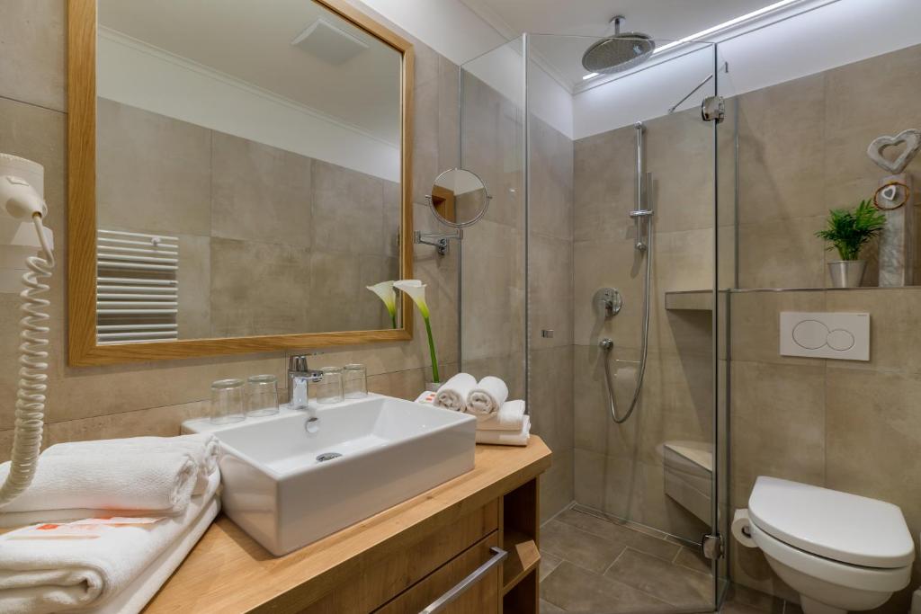 Koupelna v ubytování Hotel Fischerwirt Natur WaldSPA