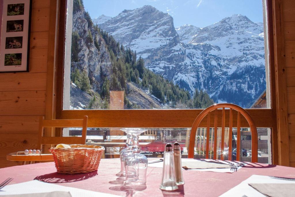 Nespecifikovaný výhled na hory nebo výhled na hory při pohledu z hotelu