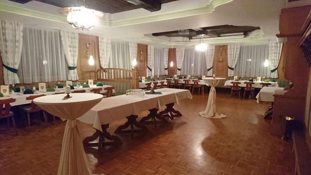 Restaurace v ubytování Gasthof Alte Tanne