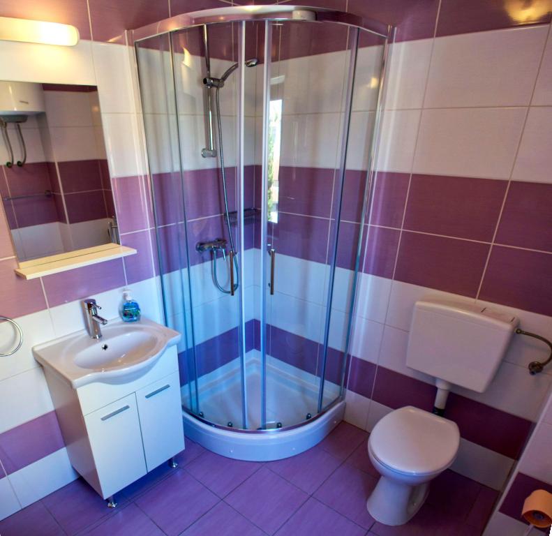 Koupelna v ubytování Apartments & Room Toni