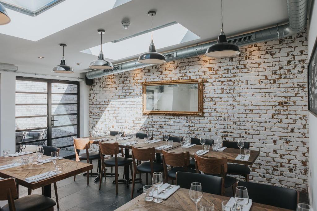 The Ginger Pig - Resim 38