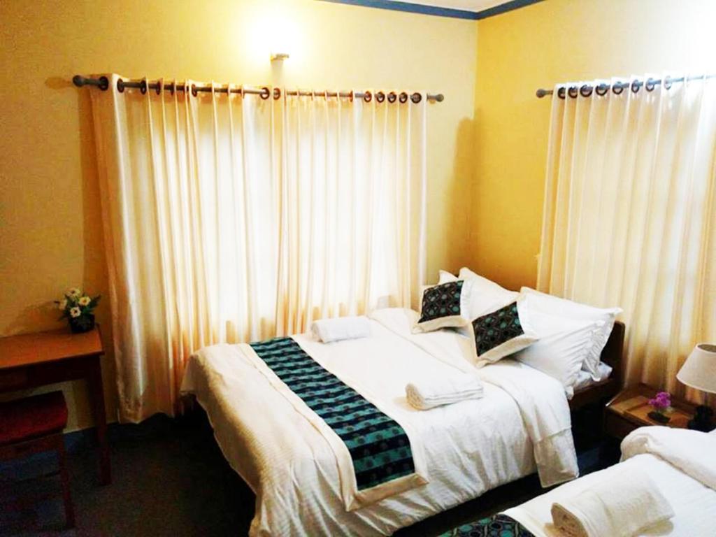 Postel nebo postele na pokoji v ubytování Hotel Nana Pokhara
