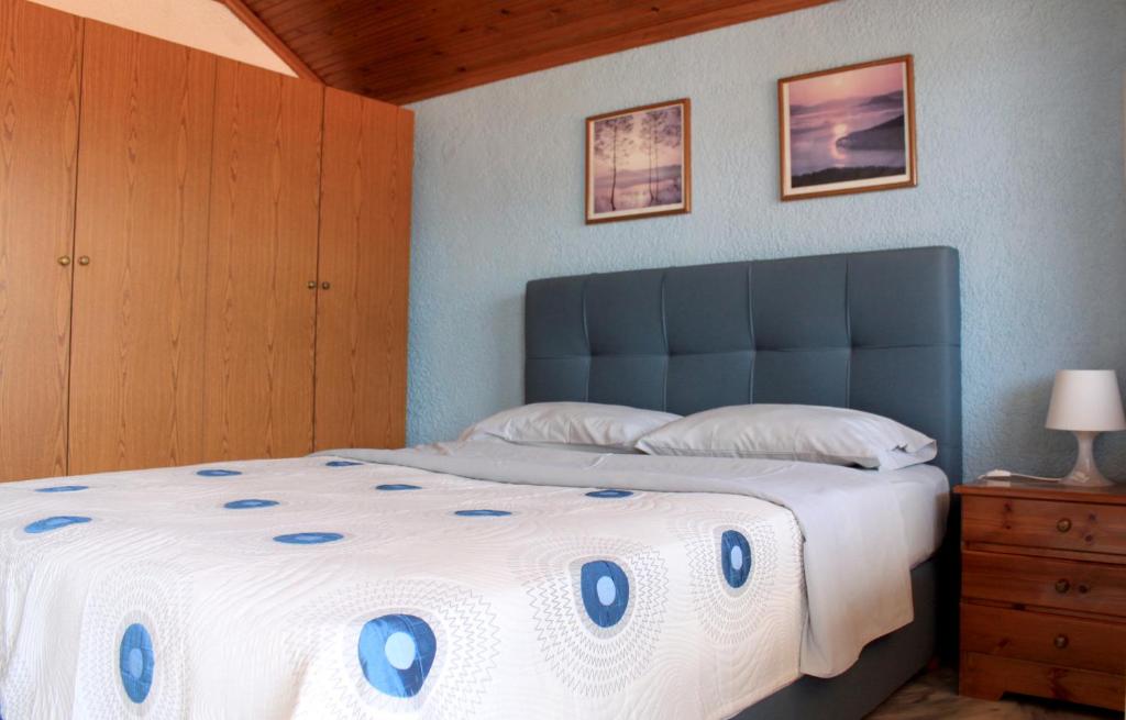 Postel nebo postele na pokoji v ubytování Kehagias Apartments