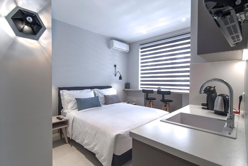 Postel nebo postele na pokoji v ubytování Acropolis Stay