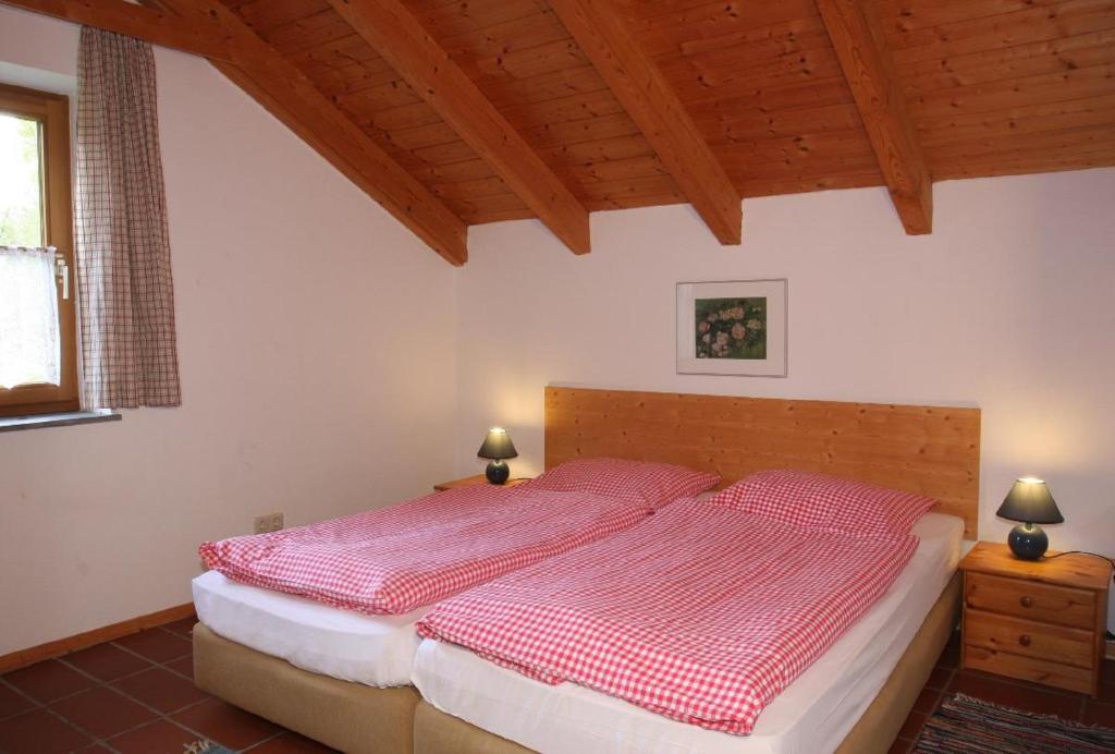 Postel nebo postele na pokoji v ubytování Ferienhäuser "In der Waldperle"