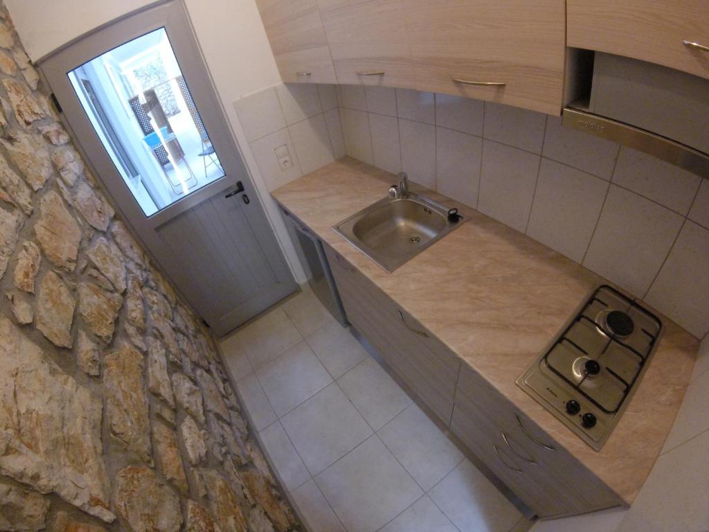 Kuchyň nebo kuchyňský kout v ubytování Riviera Rooms