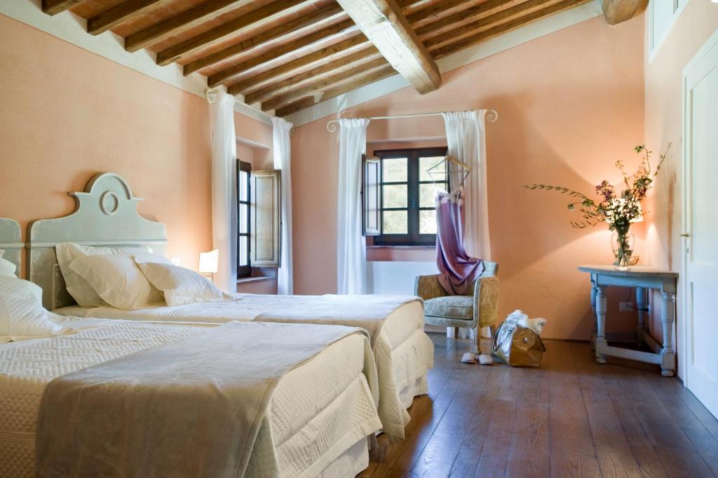 Postel nebo postele na pokoji v ubytování Borgo I Vicelli Adults Only Relais