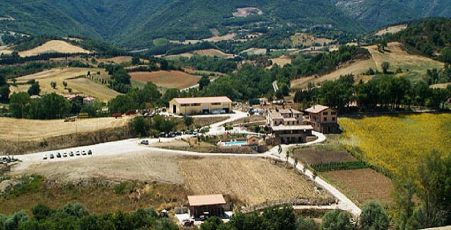 ファブリアーノにあるIl Vecchio Gelsoの丘の上の村の空中
