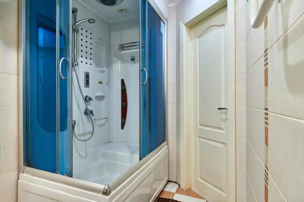 Home Hotel Apartments on Kontraktova Ploshcha фото 3