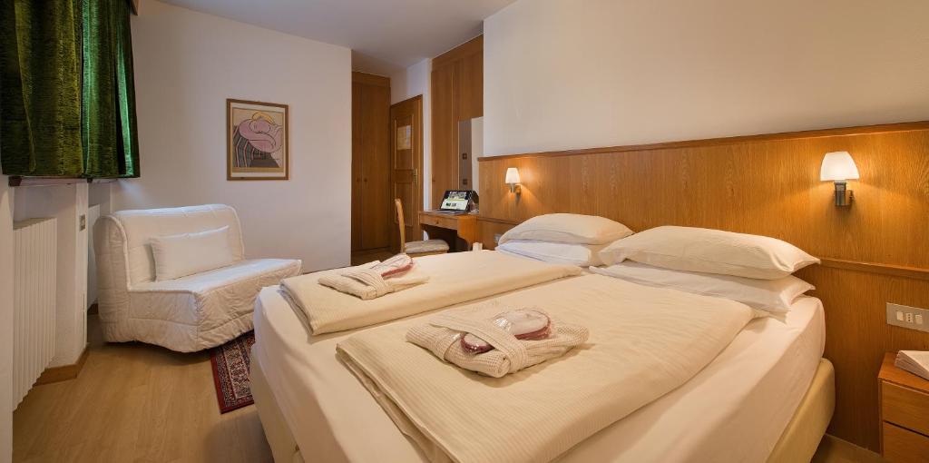 Postel nebo postele na pokoji v ubytování Hotel Livigno