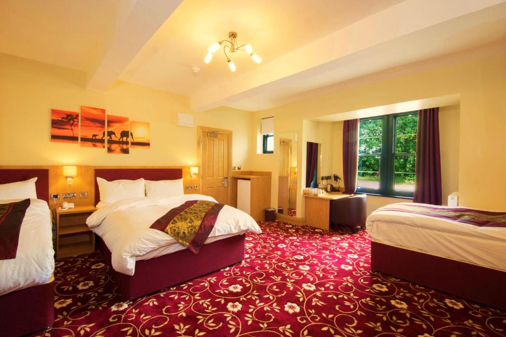 מיטה או מיטות בחדר ב-Edgerton Hotel